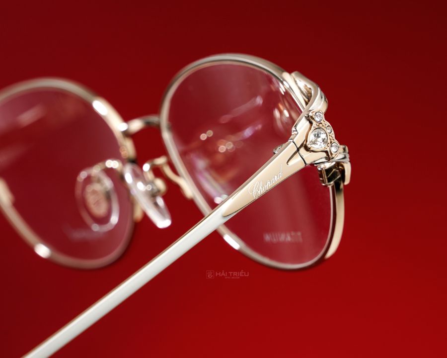 Chopard VCHF93J_0594 sang trọng với bản lề đính đá cao cấp