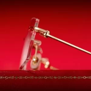 Cartier Louis Cartier Precious Nam - Gọng kính Vàng 18K nguyên khối - Mã EYP00012_CT0070O_003 (3) Cận cảnh đường nét sắc sảo của mắt kính Cartier Louis Cartier Precious EYP00012_CT0070O_003