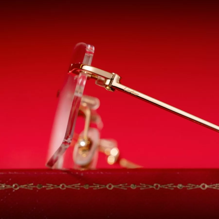 Cartier Louis Cartier Precious Nam - Gọng kính Vàng 18K nguyên khối - Mã EYP00012_CT0070O_003 (13) Cận cảnh đường nét sắc sảo của mắt kính Cartier Louis Cartier Precious EYP00012_CT0070O_003