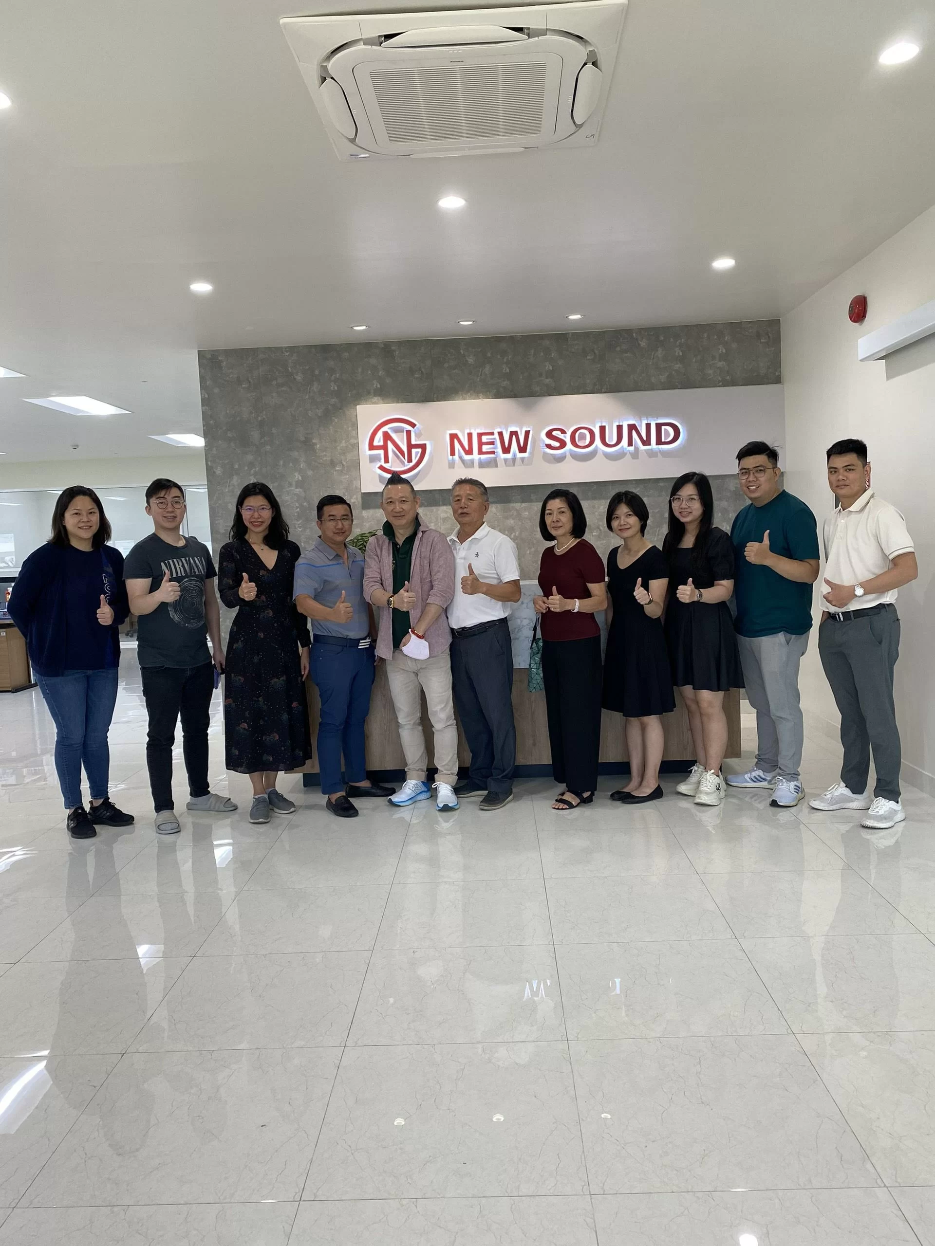 BOD cong tac Thai Lan Tham nha may New Sound san xuat day kim loai cua Citizen lon nhat Thai Lan Anh Hai chi Nhien va chi Dung