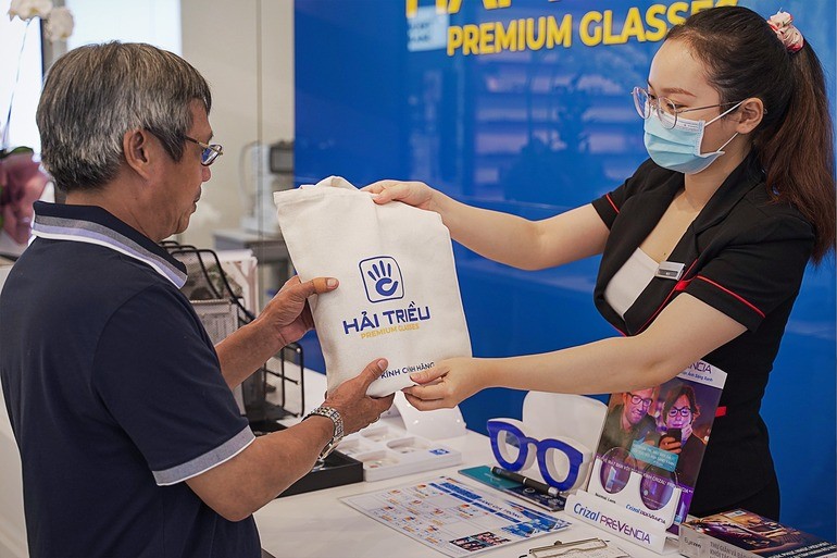 Chính thức mở bán BST mắt kính DW tại Kính Hải Triều (18) Chính thức mở bán BST mắt kính DW tại Kính Hải Triều - Ảnh
7