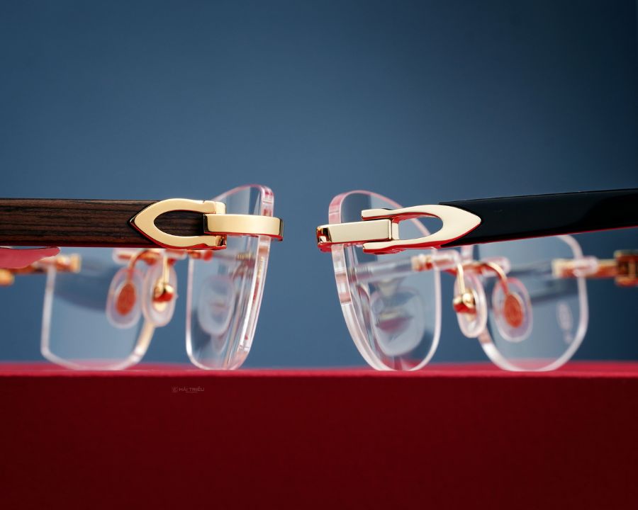 Vẻ đẹp của hai vật liệu chế tác kính Cartier đẳng cấp