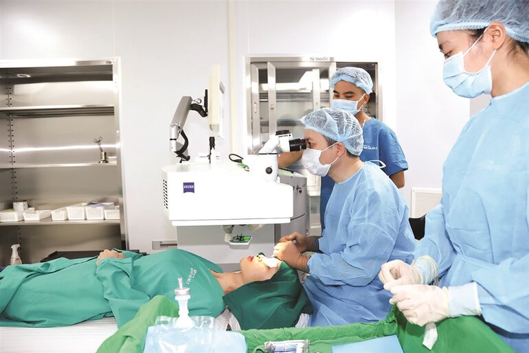 Bắn mắt cận có hại không, giá bao nhiêu, cần lưu ý gì? (13) Bắn mắt cận có hại không, giá bao nhiêu cần lưu ý gì - Ảnh 12