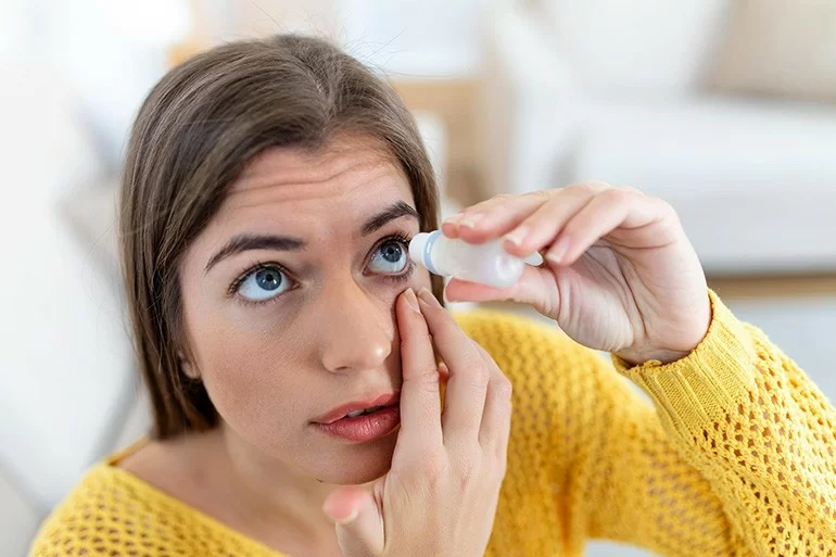 Cách đeo kính cận đúng cách, không mỏi, không lên độ (37) Cách đeo kính cận đúng cách, không mỏi, không lên độ - Ảnh 11