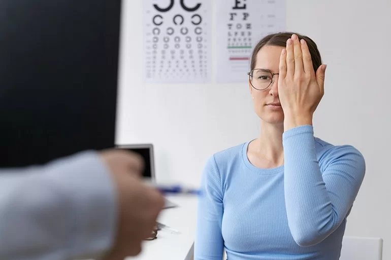 Loạn thị có tăng độ không? 5 cách giảm độ loạn hiệu quả (3) Loạn thị có tăng độ không? 5 cách giảm độ loạn hiệu quả - Ảnh 3