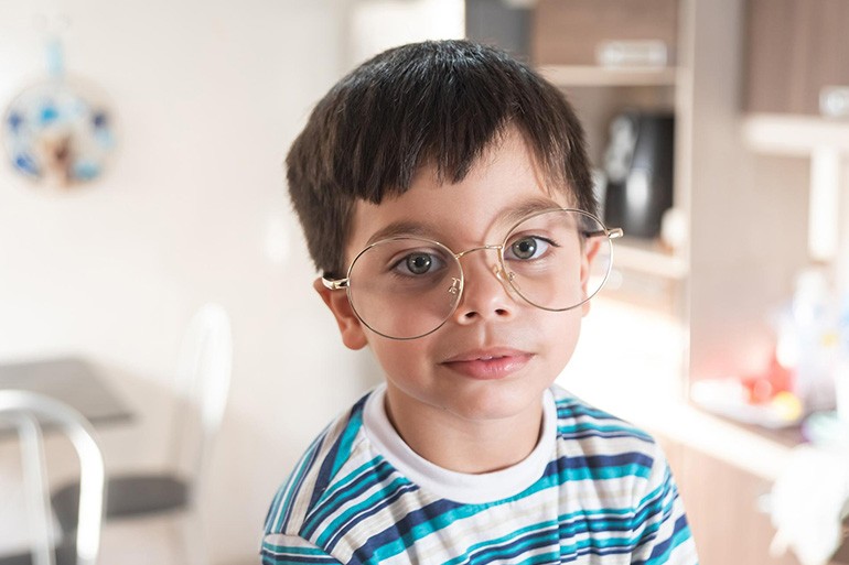 Mắt bị loạn thị có mổ được không, giá bao nhiêu, 5 rủi ro (2) Mắt bị loạn thị có mổ được không, giá bao nhiêu, 5 rủi ro - Ảnh 1