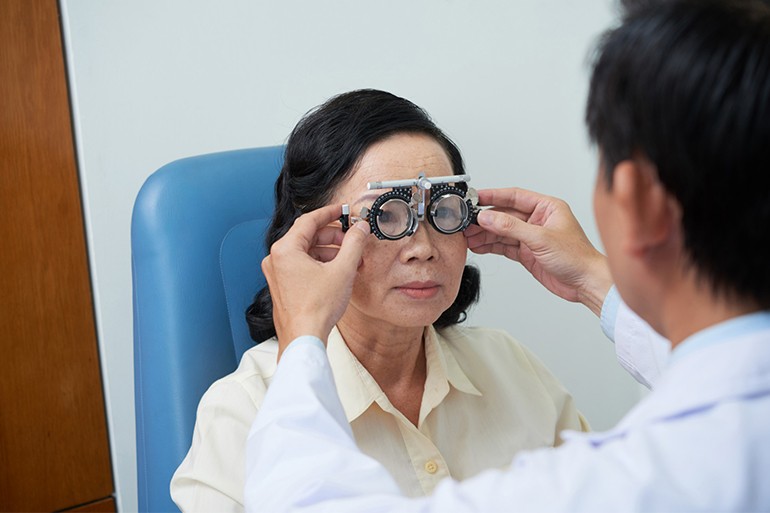 Mắt bị loạn thị có mổ được không, giá bao nhiêu, 5 rủi ro (5) Mắt bị loạn thị có mổ được không, giá bao nhiêu, 5 rủi ro - Ảnh 5