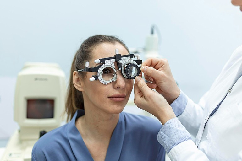 Mắt bị loạn thị có mổ được không, giá bao nhiêu, 5 rủi ro (24) Mắt bị loạn thị có mổ được không, giá bao nhiêu, 5 rủi ro - Ảnh 8