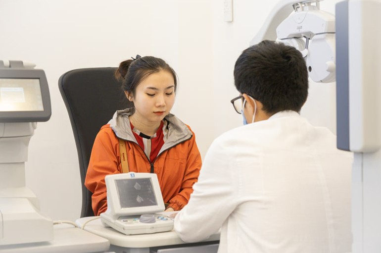 Nam, nữ mặt nhỏ nên đeo kính gì là đẹp, hãng nào, mua ở đâu? (70) Nam, nữ mặt nhỏ nên đeo kính gì là đẹp, hãng nào, mua ở đâu - Ảnh 21