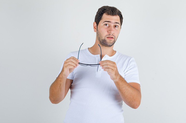 Nam, nữ mặt to nên đeo kính gì là đẹp, hãng nào, mua ở đâu - Ảnh 1