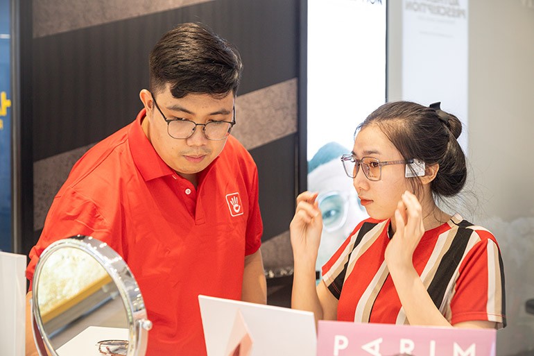 Sự hài lòng của khách hàng là mục tiêu quan trọng tại Kính Hải Triều - Ảnh 9