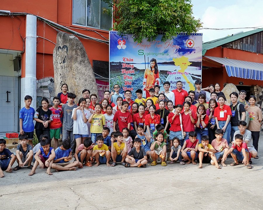 Hoạt động xã hội: Cùng Kính Hải Triều bảo trợ cho 5.000 đôi mắt trẻ em (13) Hành trình nhân ái của Kính Hải Triều diễn ra thành công tốt đẹp - hình 12