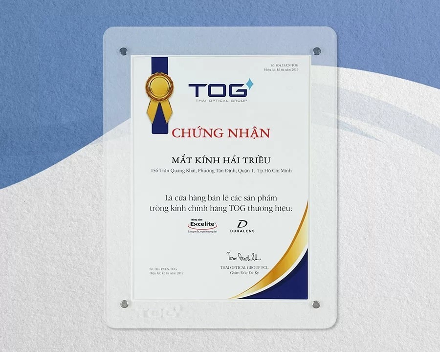 Có nên đeo kính cận khi dùng điện thoại? Lưu ý để bảo vệ mắt (11) co nen deo kinh can khi dung dien thoai luu y de bao ve mat anh 11