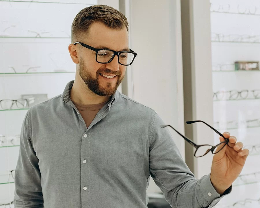 Cách tháo tròng kính cận ra khỏi gọng đơn giản, không trầy (1) cach thao trong kinh can ra khoi gon don gian khong tray