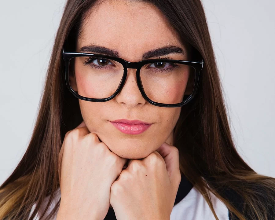 Kính không tròng là gì, giá bao nhiêu? 300+ mẫu bán chạy (4) Kính không tròng là gì, giá bao nhiêu 300+ mẫu bán chạy - Ảnh 3