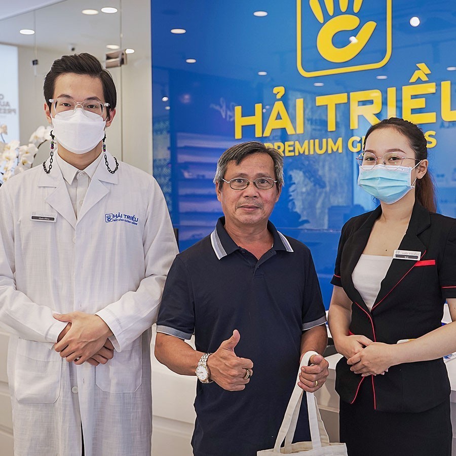 15 kiểu mắt kính đen ngầu nam nữ đẹp, hợp nhiều gương mặt (228) 15 kiểu mắt kính đen ngầu nam nữ đẹp, hợp nhiều gương mặt - Ảnh 19