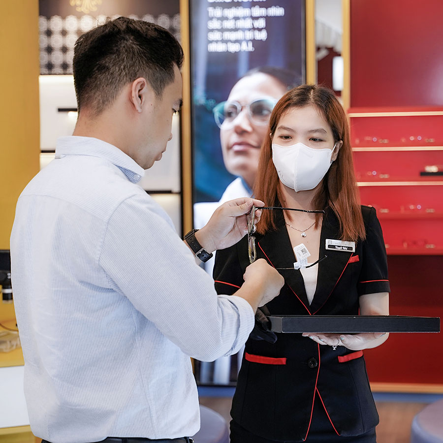 15 kiểu mắt kính đen ngầu nam nữ đẹp, hợp nhiều gương mặt (229) 15 kiểu mắt kính đen ngầu nam nữ đẹp, hợp nhiều gương mặt - Ảnh 20