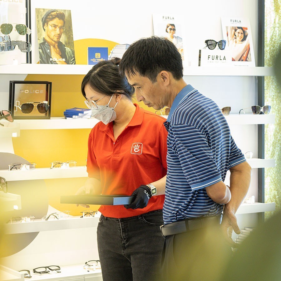 Kính mát cận bao nhiêu tiền, mấy loại, nơi cắt, lưu ý khi chọn (20) Kính mát cận bao nhiêu tiền, mấy loại, nơi cắt, lưu ý khi chọn - Ảnh 10