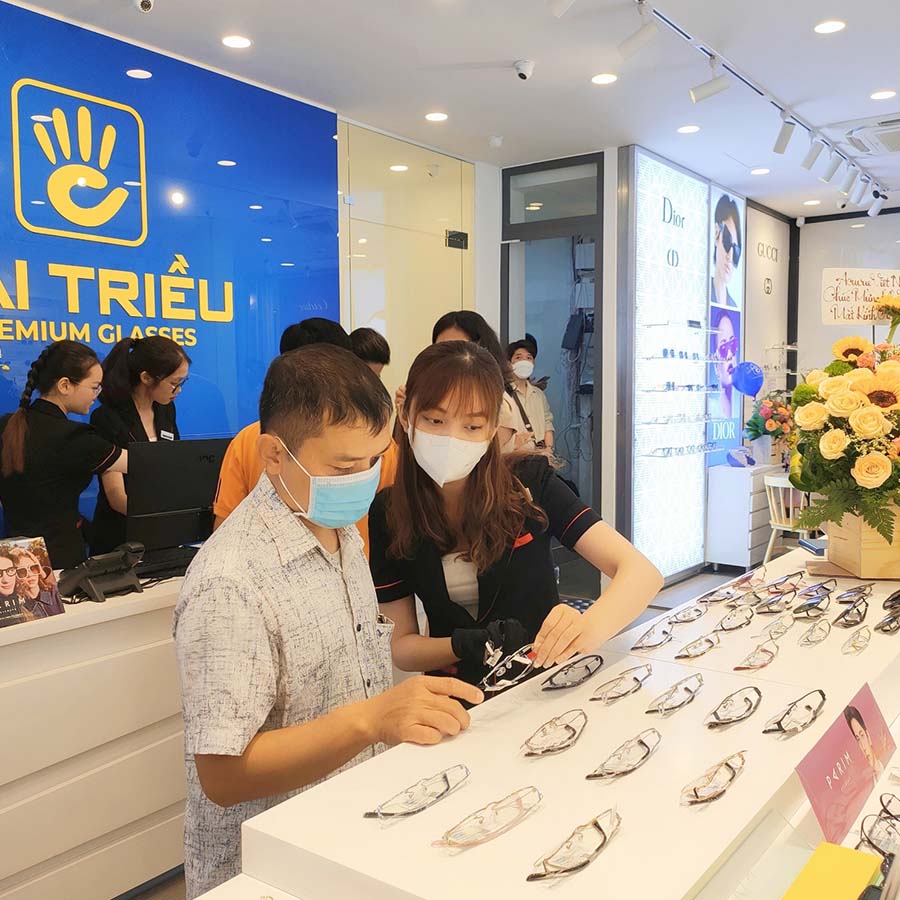 Kính mát cận bao nhiêu tiền, mấy loại, nơi cắt, lưu ý khi chọn (16) Kính mát cận bao nhiêu tiền, mấy loại, nơi cắt, lưu ý khi chọn - Ảnh 7