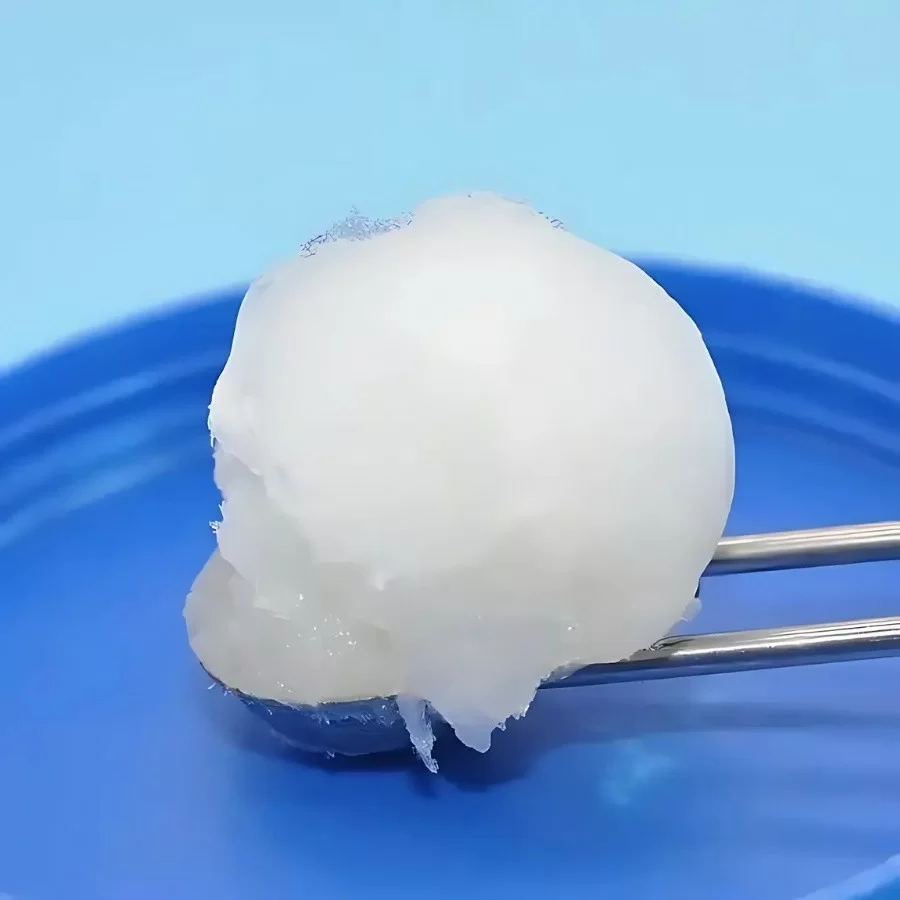 Tròng kính bị trầy phải làm sao? 12+ cách xử lý cực đơn giản (7) Sử dụng sáp xăng dầu xử lý vết xước