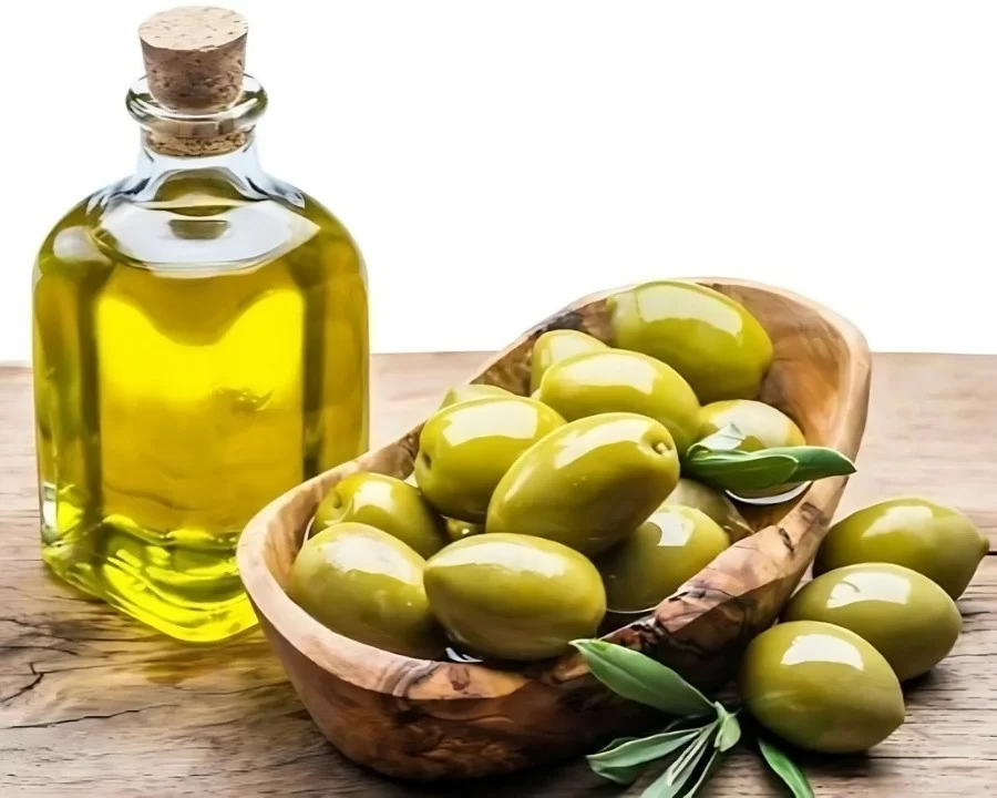 Tròng kính bị trầy phải làm sao? 12+ cách xử lý cực đơn giản (8) Sử dụng dầu ô liu xử lý vết xước