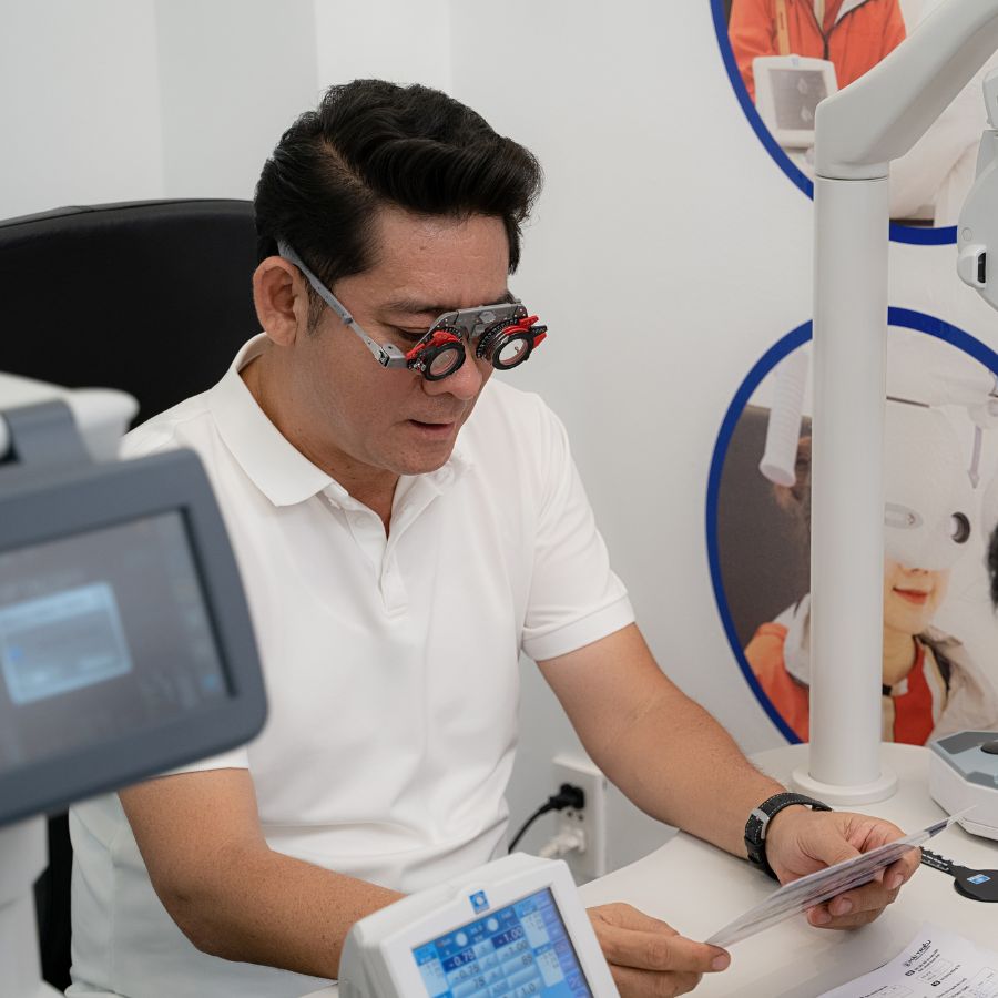 Đo khúc xạ mắt là gì, đúng không, đo để làm gì, nơi đo chuẩn (3) Đo khúc xạ mắt là gì, đúng không, đo để làm gì, nơi đo chuẩn - Ảnh 3