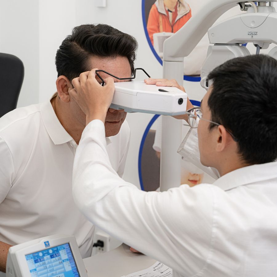Đo khúc xạ mắt là gì, đúng không, đo để làm gì, nơi đo chuẩn (9) Đo khúc xạ mắt là gì, đúng không, đo để làm gì, nơi đo chuẩn - Ảnh 4