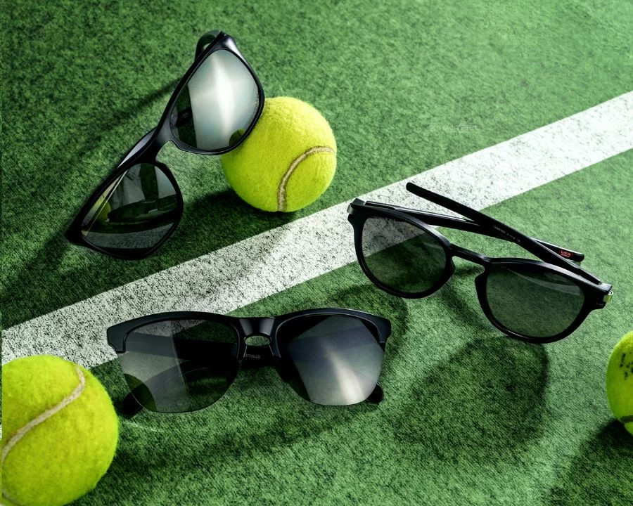 tai sao nguoi choi tennis nen deo kinh ram hang nao phu hop