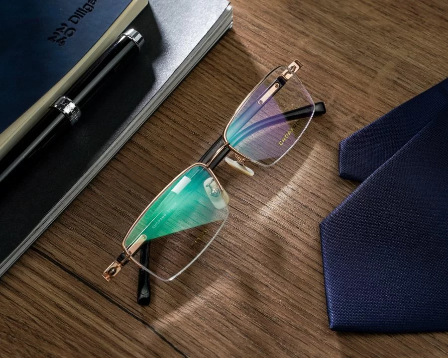 Chopard Unisex - Gọng kính Titanium - Mã VCHG96J_0300 (5) Gọng kính mỏng nhẹ được thiết kế từ chất liệu chất lượng cao