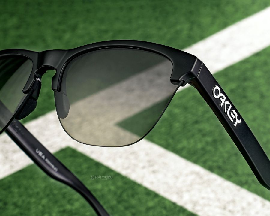 Oakley Frogskins Lite Nam - Gọng kính nhựa O Matter - Chống tia UV400, Phân cực - Mã 0OO9374_937449_63 (8) Mắt kính Oakley 0OO9374_937449_63 chính hãng 100% - Ảnh 4