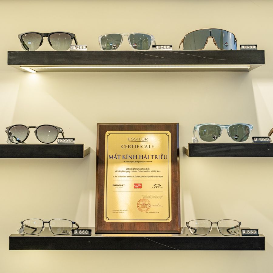Kính Hải Triều là đại lý phân phối mắt kính cận Burberry chính hãng