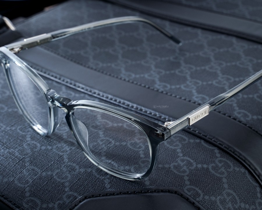 Mắt kính Gucci gọng trong suốt