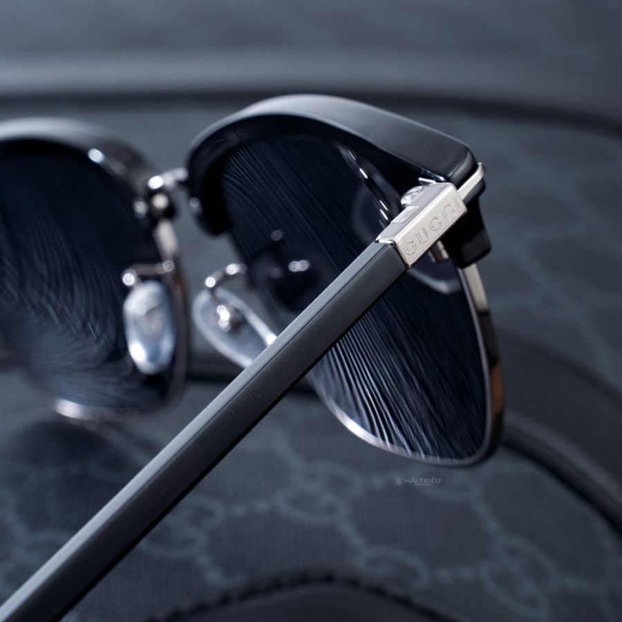 Càng kính Gucci GG1275SA_56_003 được khắc nổi logo