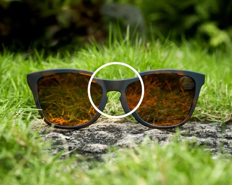 Oakley Frogskins Unisex - Gọng kính Nhựa - Lọc tia UV, Phân cực - Mã 0OO9245_9245D1_54 (6) Thiết kế cầu mũi hình ổ khóa chống trượt