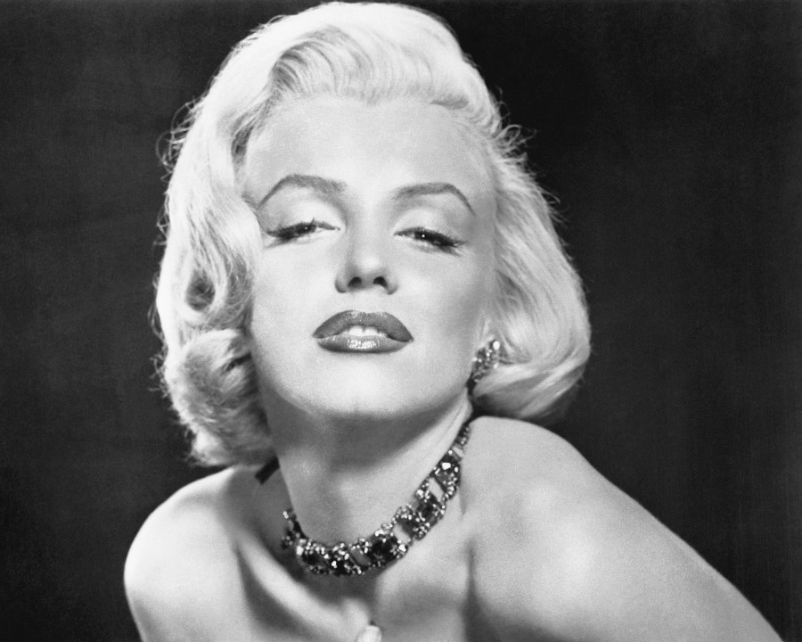 Marilyn Monroe trong trang sức Cartier