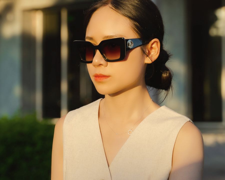 Giải mã sức hút của mắt kính Burberry 0BE4344_40368G_51