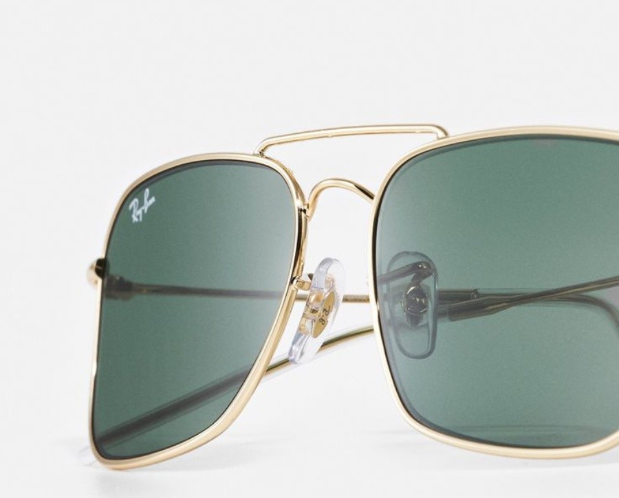 Đường cong tạo nên độ thẩm mỹ tuyệt đối của BST Caravan Reverse