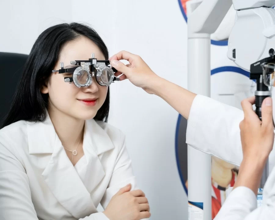 Mức độ cận nhẹ nhất là bao nhiêu độ? Dấu hiệu, cách chăm sóc (1) Dù ở mức độ cận thị nào, bạn cũng nên đo mắt sớm