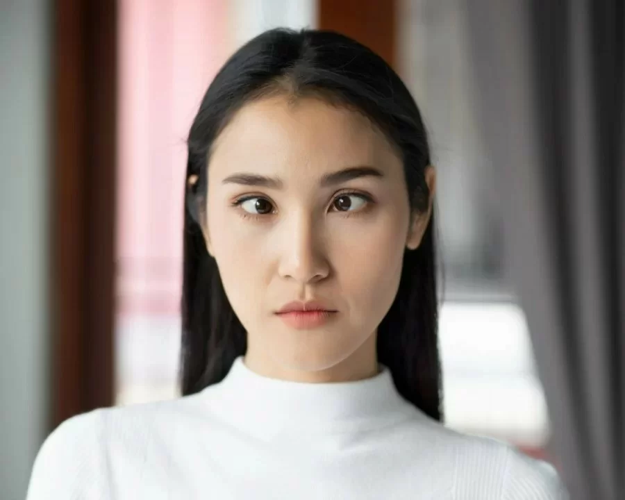 Bị cận thị nặng nhất bao nhiêu độ, có gây mù? Cách kiểm soát (3) Tật lác ở mắt có thể xuất phát từ cận thị nặng