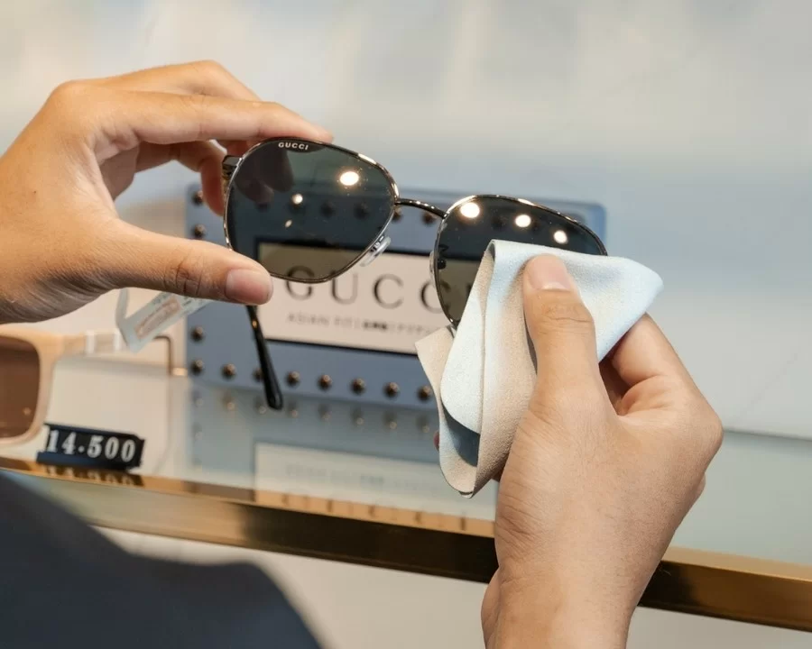 Cách phân biệt kính Gucci thật giả đơn giản