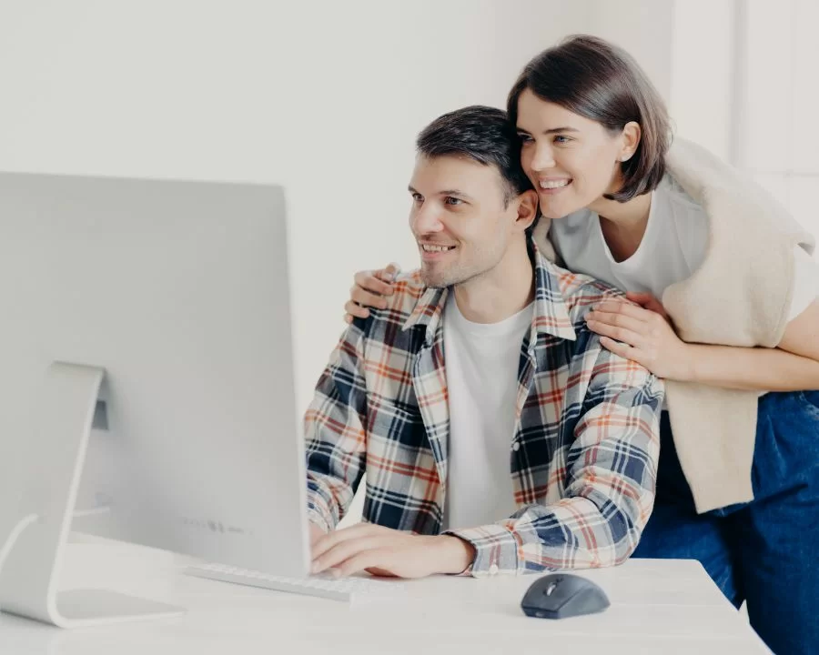 Cận 2.5 độ có nên đeo kính thường xuyên không, là nặng hay nhẹ? (4) Người cận 2.5 độ chỉ nhìn rõ trong khoảng 40 cm, xa hơn sẽ mờ — vì thế cần đeo kính để nhìn rõ và bảo vệ mắt.