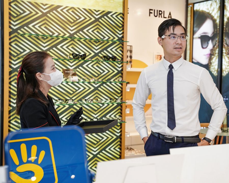 Cận 5 độ có nên đeo kính thường xuyên không? 3 lưu ý cần nhớ (1) Cận 5 độ có nên đeo kính thường xuyên không? 3 lưu ý cần nhớ