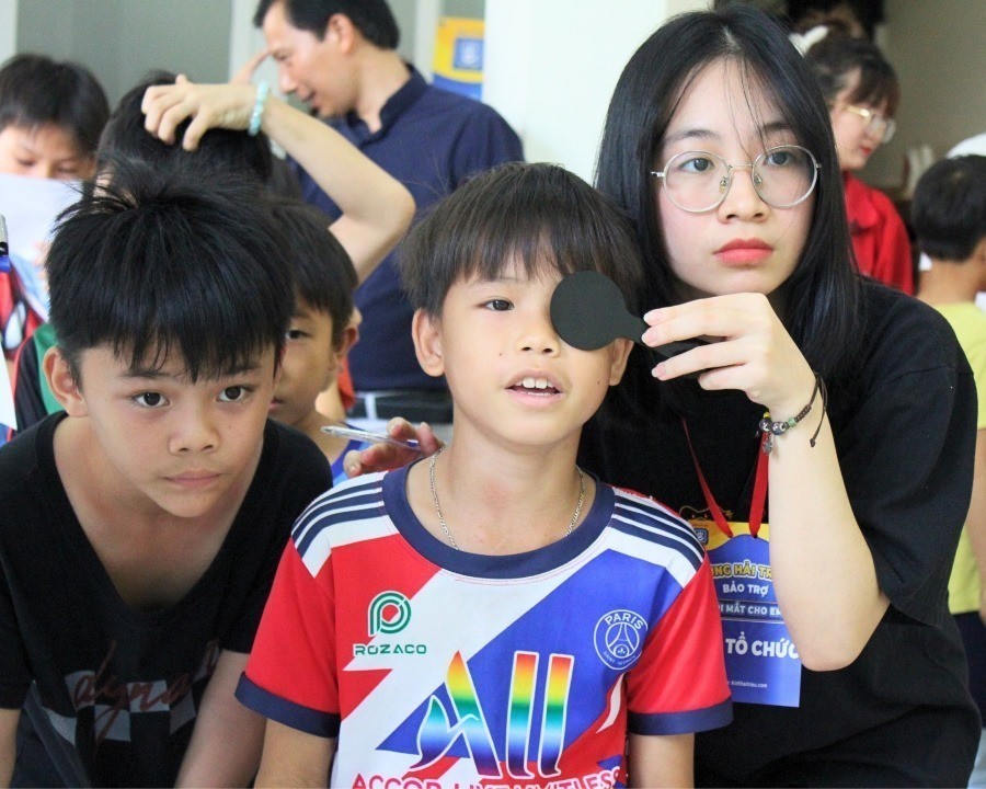 Cận thị học đường