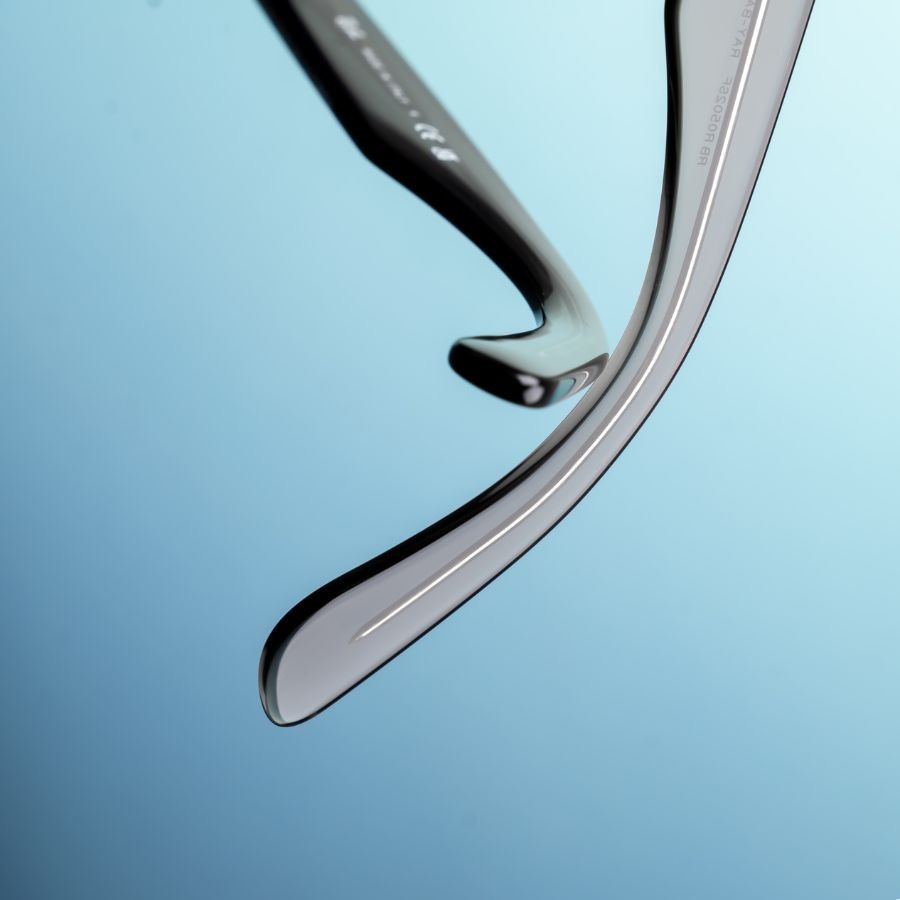 Đuôi kính bọc nhựa sinh học an toàn cho da