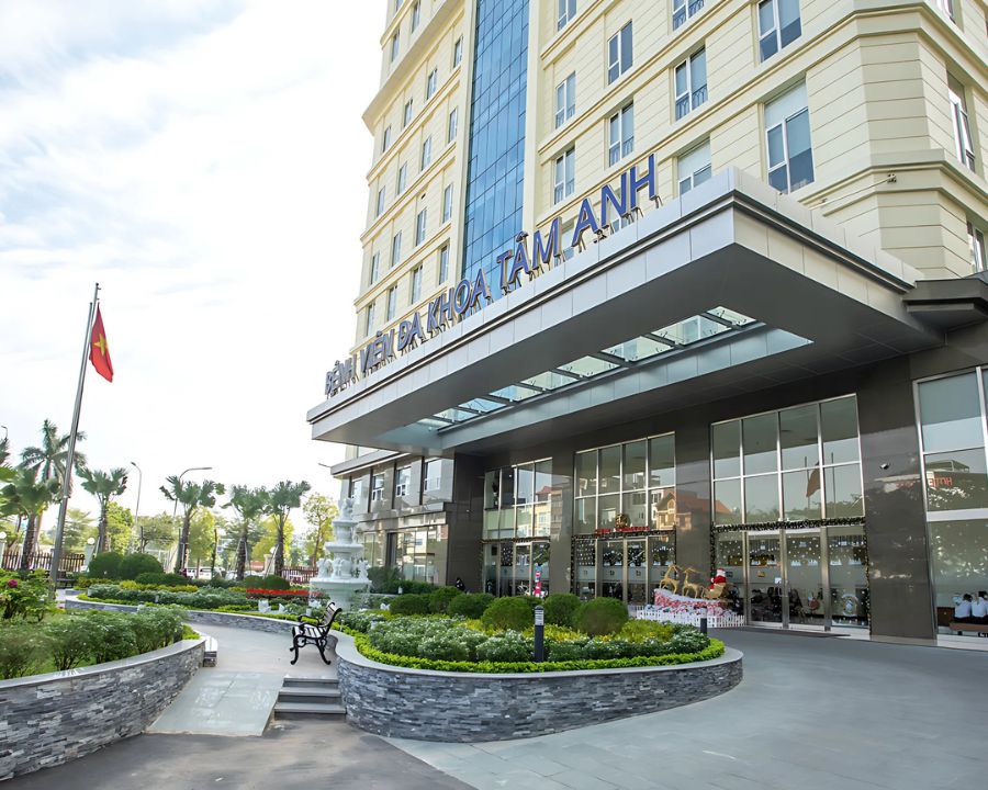 Mắt cận 10 độ có mổ được không? Phương pháp, chỉ định bác sĩ (13) Với hệ thống máy Femtosecond laser VISUMAX 800, bệnh viện có thể điều trị cận thị lên đến 10 độ bằng các phương pháp tiên tiến như SMILE Pro và Femto LASIK.