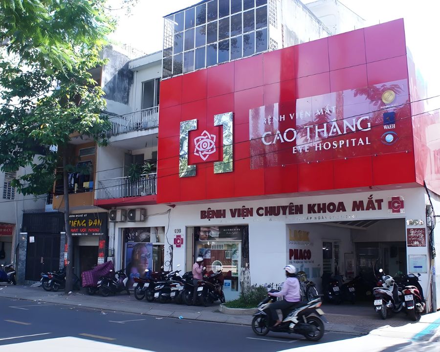 Mắt cận 10 độ có mổ được không? Phương pháp, chỉ định bác sĩ (14) Bệnh viện Mắt Cao Thắng