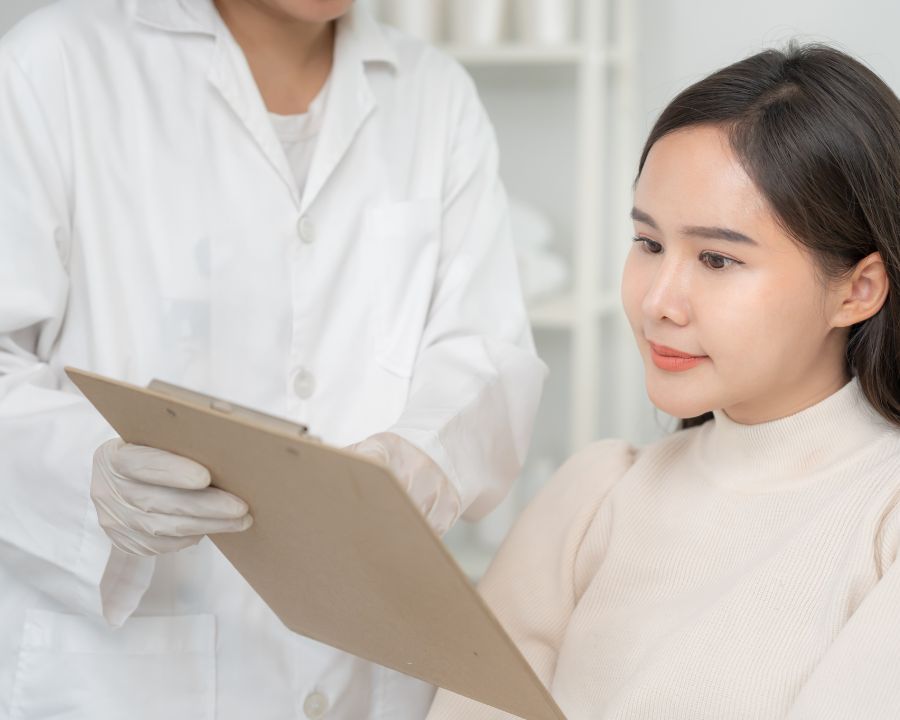 Mắt cận 10 độ có mổ được không? Phương pháp, chỉ định bác sĩ (5) Phẫu thuật SMILE (ReLEx SMILE) có thời gian phục hồi nhanh chóng so với các phương pháp truyền thống như Lasik