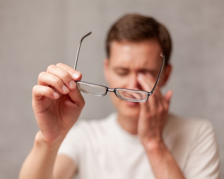 Cận 8 độ có mổ mắt được không? Hoàn toàn có thể nhưng cần kiểm tra kỹ càng và lựa chọn phương pháp mổ phù hợp