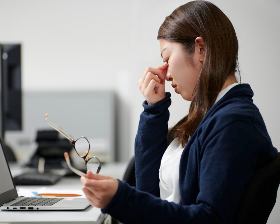 Tại sao đeo kính cận bị mỏi mắt? Trả lời và xử lý từ bác sĩ (6) Tại sao đeo kính cận bị mỏi mắt? Lý do 5: Do gọng kính quá chật hoặc quá rộng