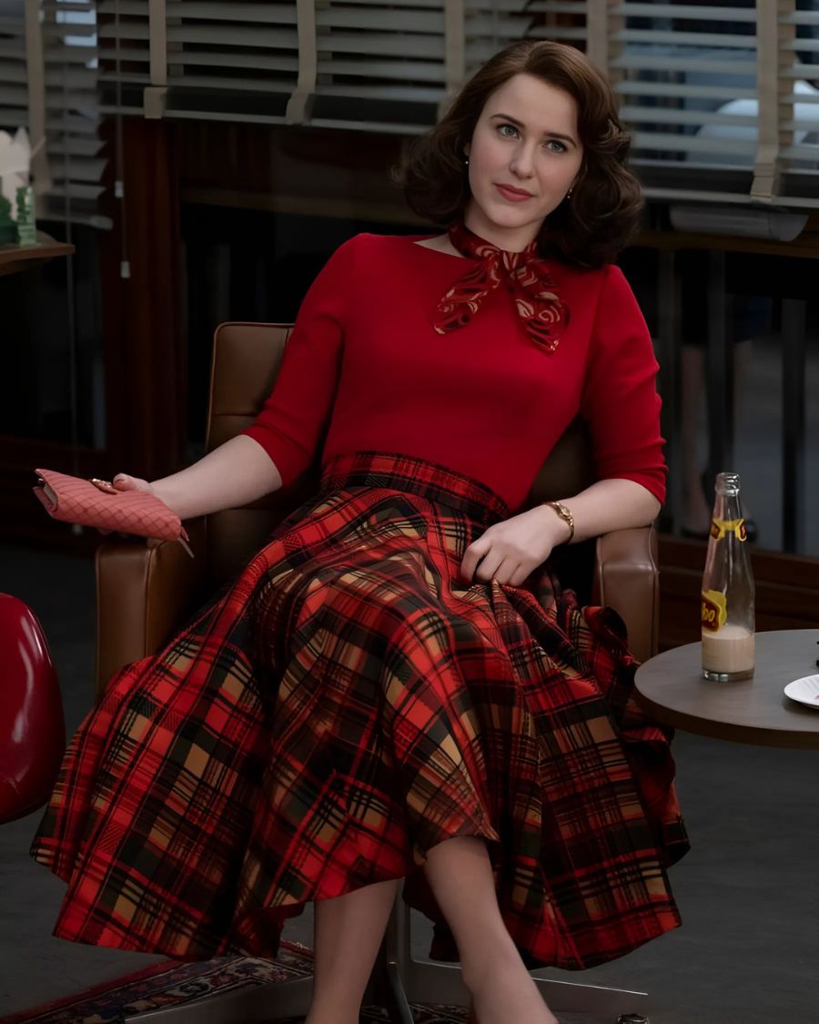 Outfit cổ điển phối cùng kính Prada 0PR21ZVF_16K1O1_55